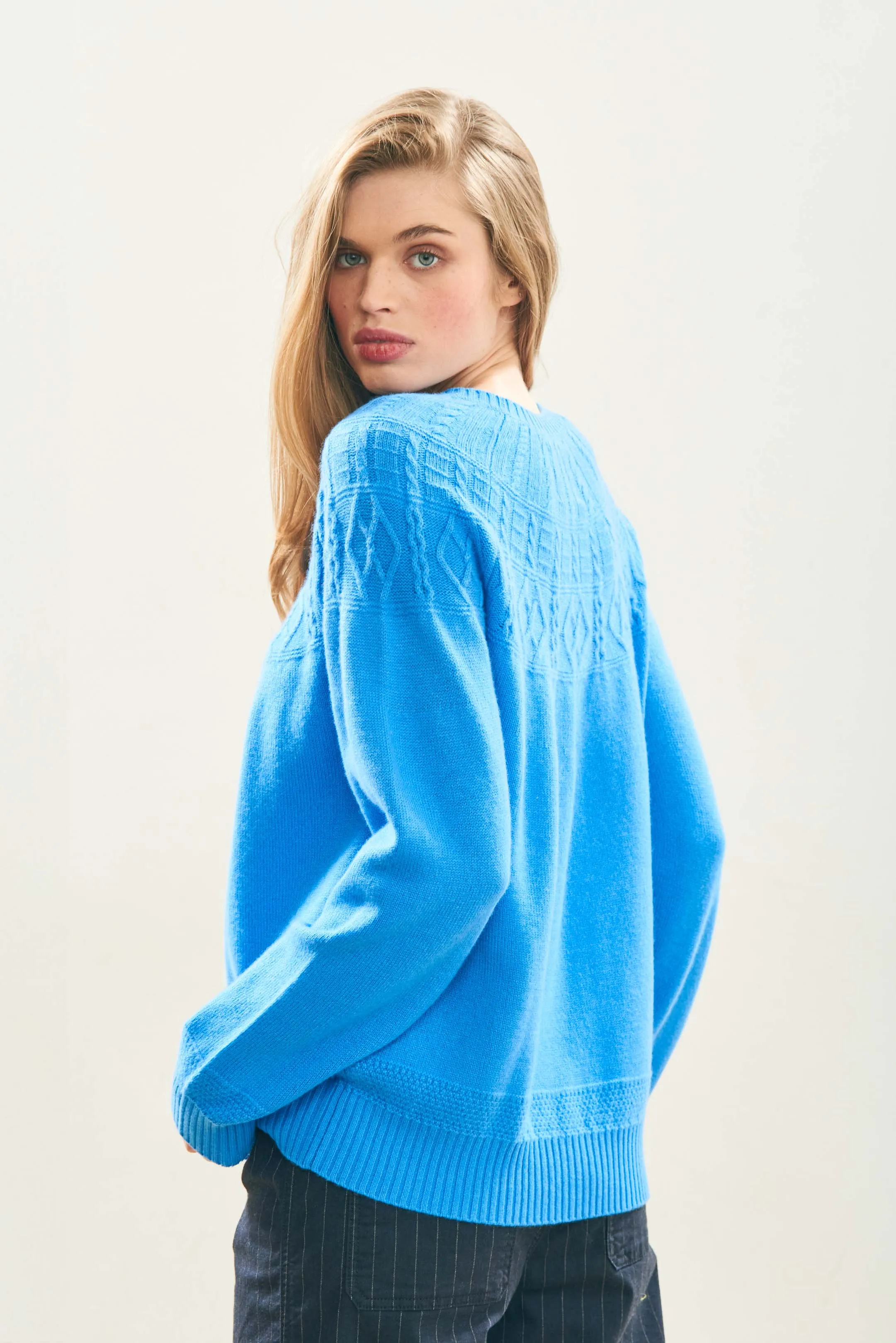 Cashmere Big Cable Crew in Sky