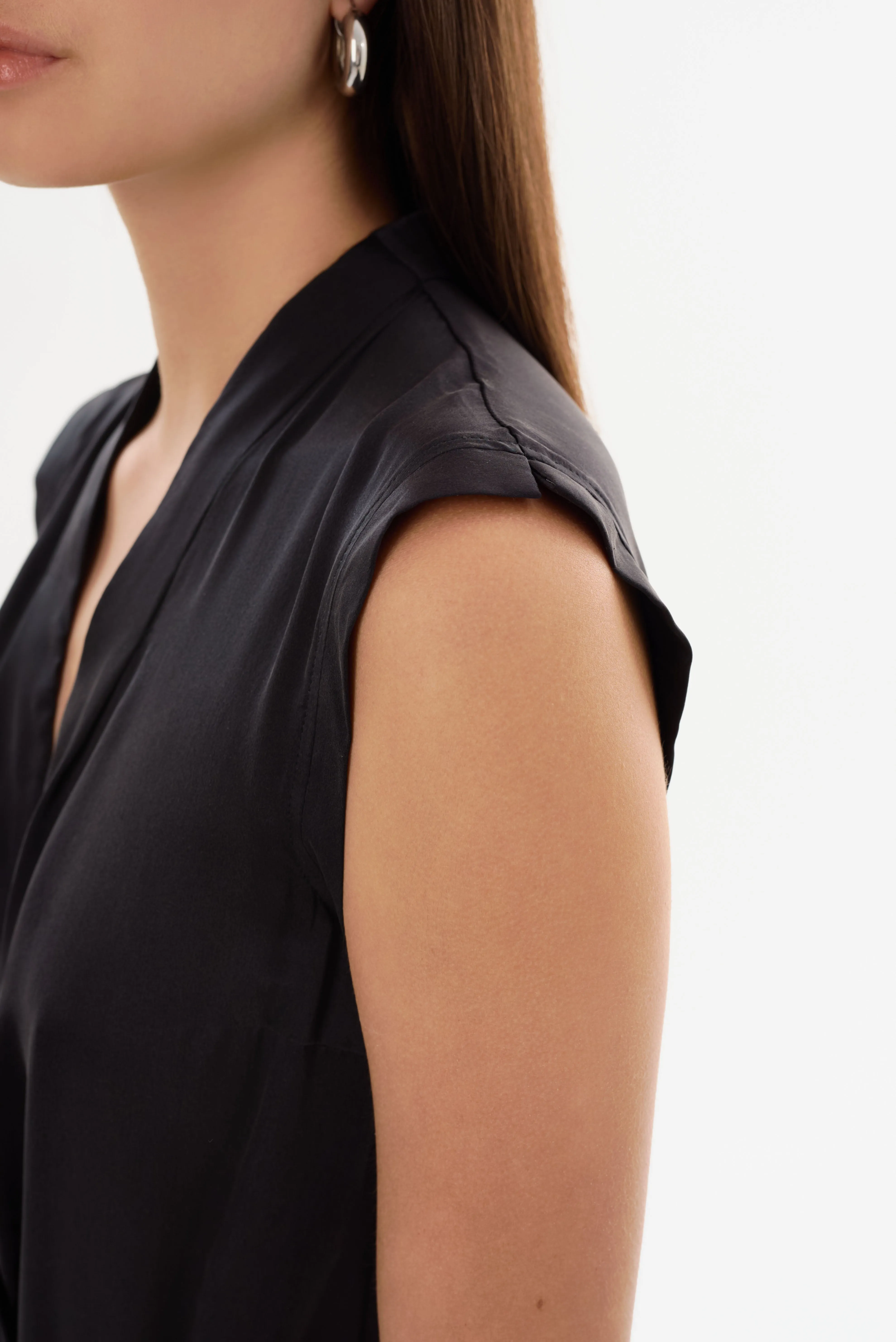 CINTA | Sleeveless Silk Bodysuit