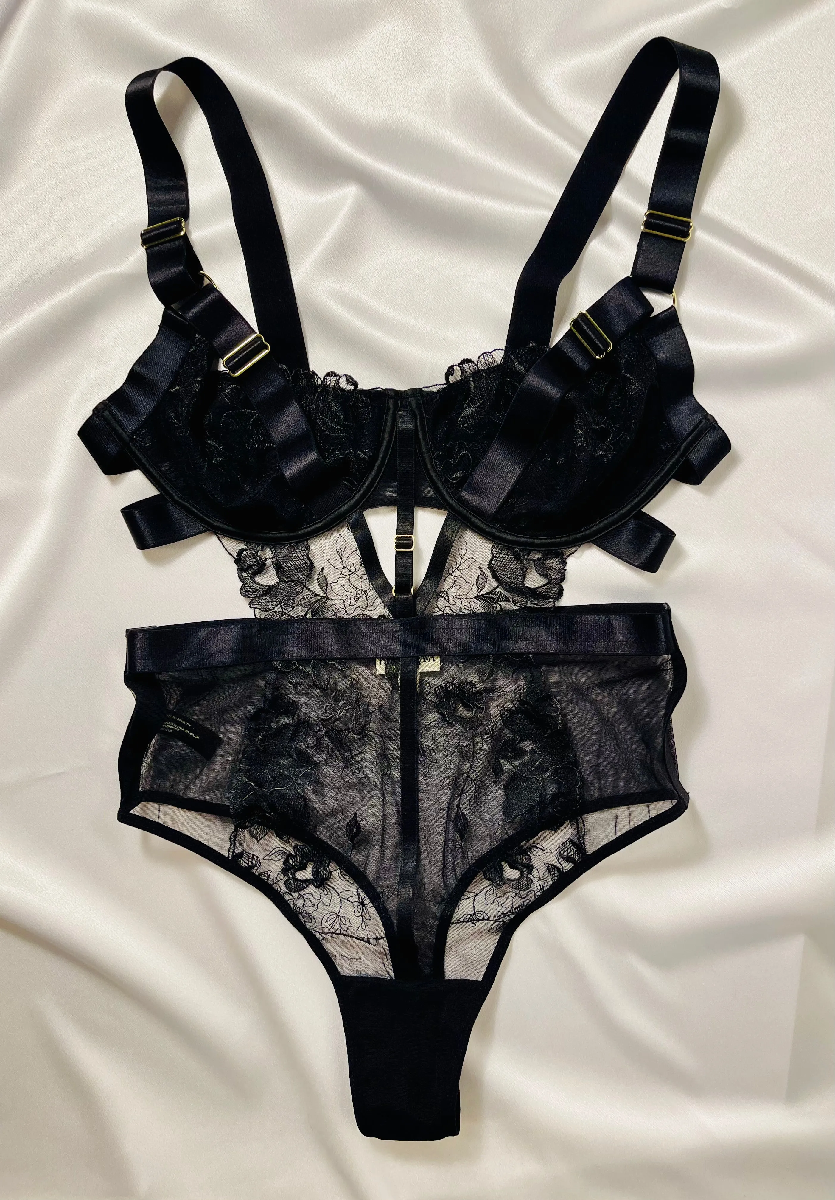 EMBROIDERED UNDERWIRE BODYSUIT