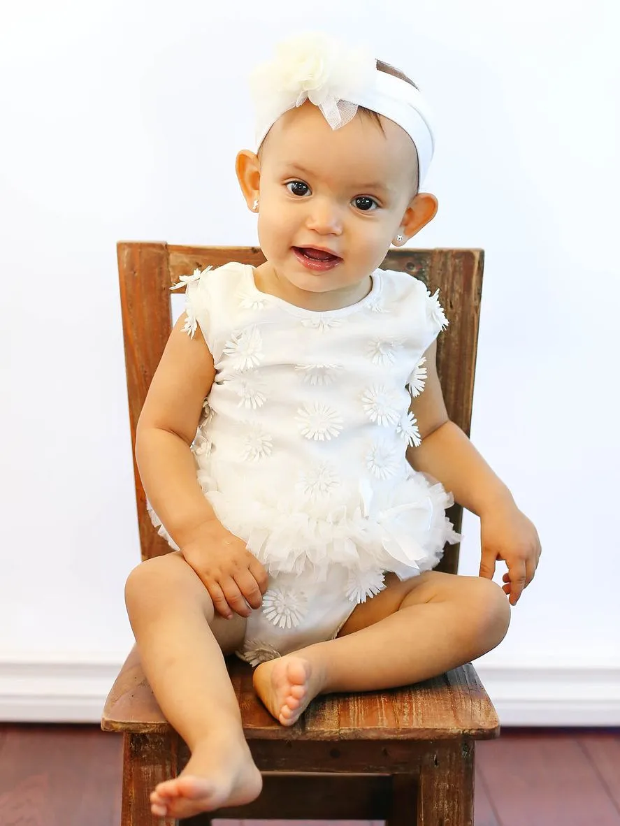 Popatu Infant's White Daisy Bodysuit