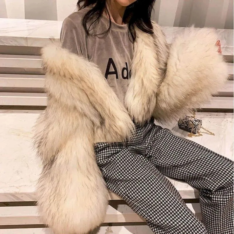 Women's fur coat elegant sexy high street clothing new short fox raccoon fur trumpet sleeve fashion western Retro thick jacket